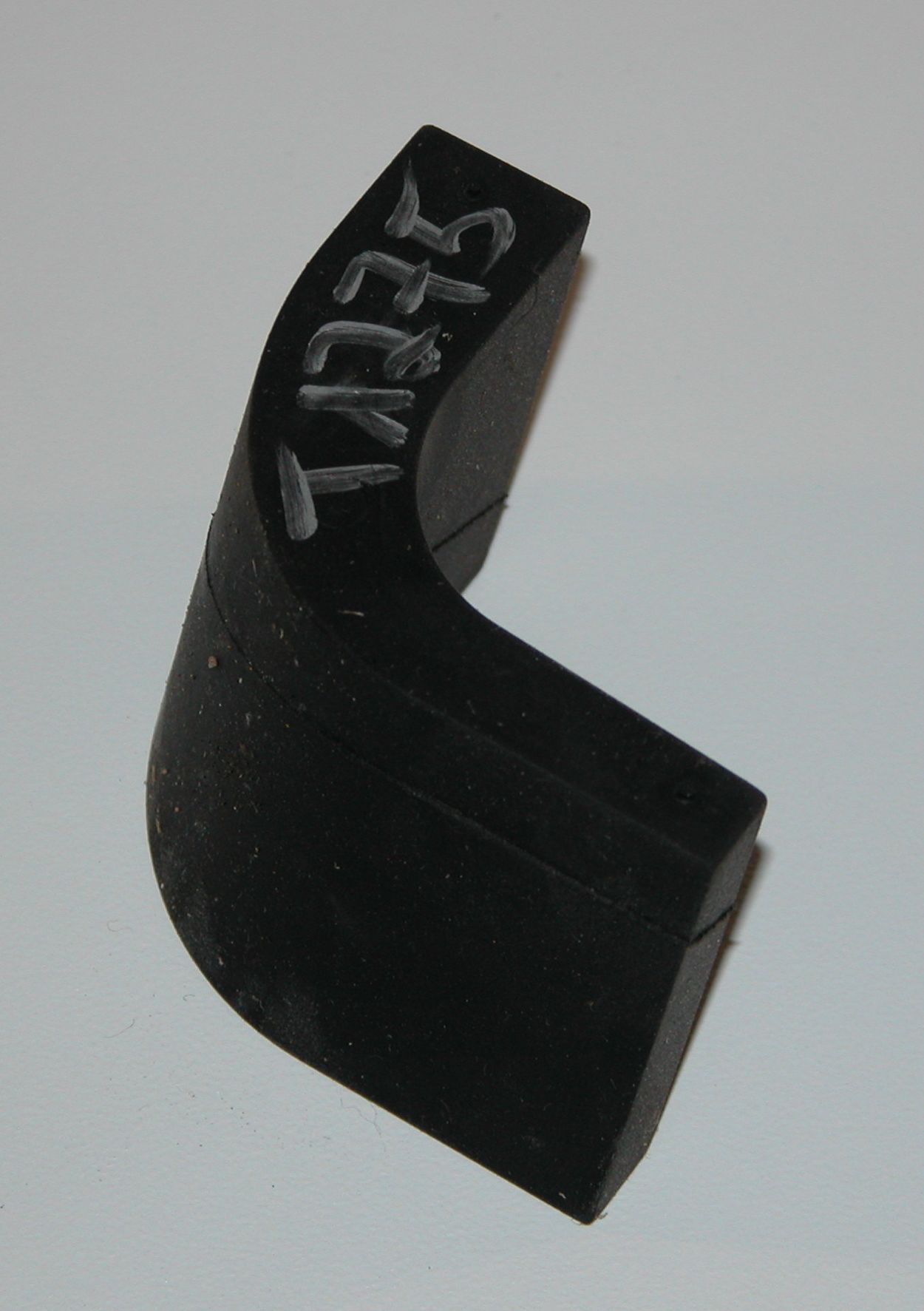 Gummiauflage Stütze rechts hinten am Kraftstofftank der BMW 2-Ventiler Gummiauflage Stütze rechts am Tank (hinten) – Bild 1