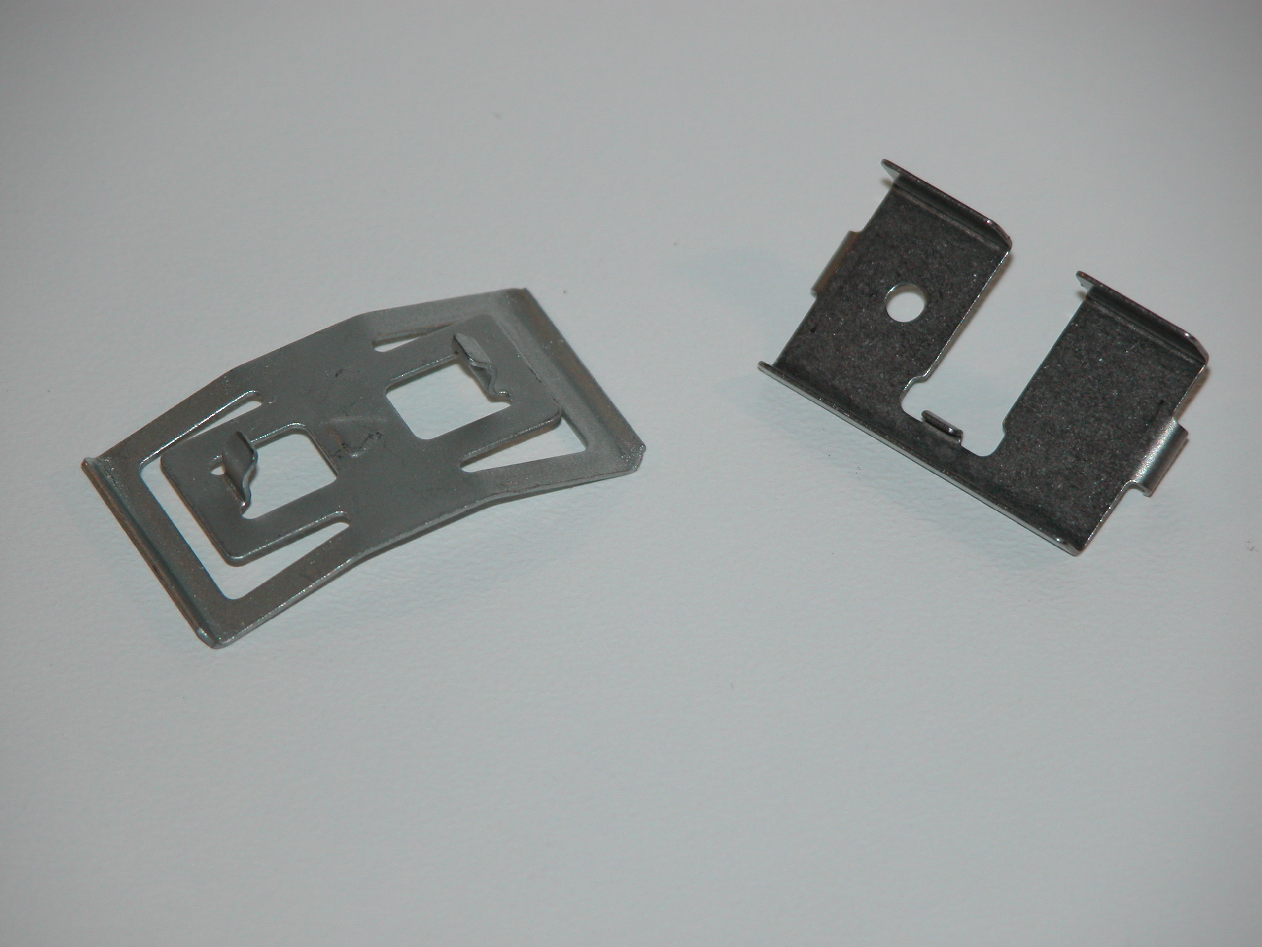 Haltebleche Garnitur Bremsbelag von Brembo für KTM Haltebleche Garnitur Bremsbelag Brembo für KTM – Bild 1