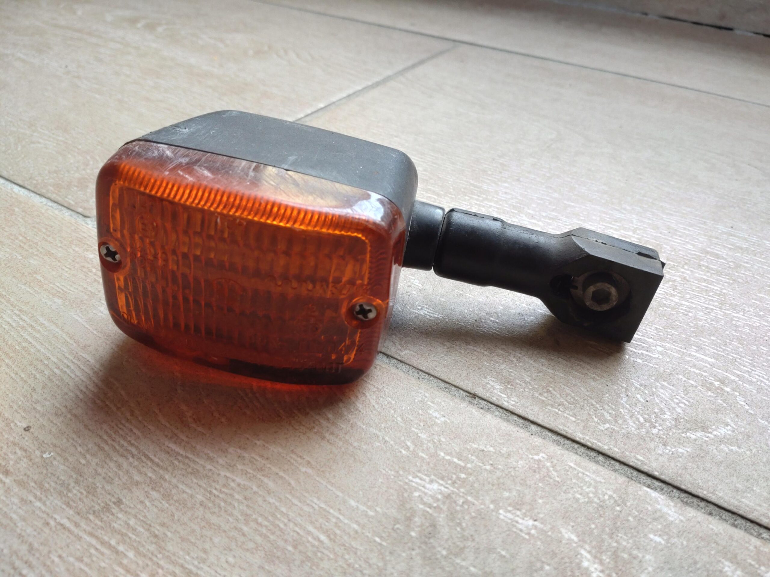 gebrauchter Blinker - Blinkleuchte komplett mit Halter für BMW R 2-Ventiler gebrauchter Blinker - Blinkleuchte komplett mit Halter für BMW R 2-Ventiler – Bild 1