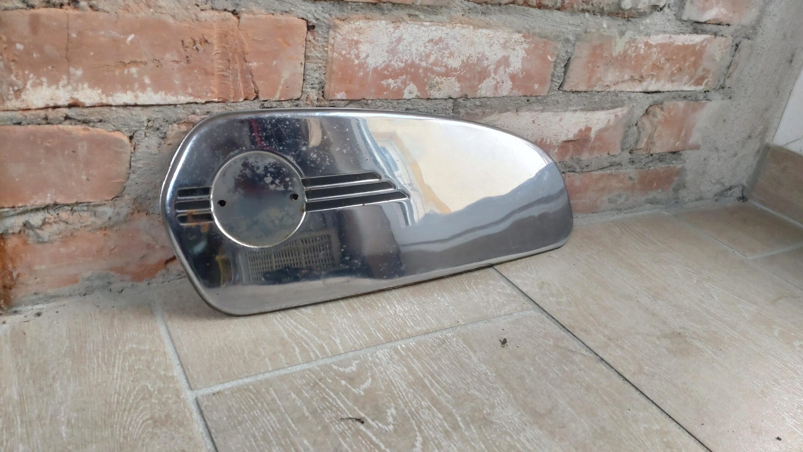 BMW Toaster R50/5 R60/5 R75/5 Chromblende für Benzintank 17L links BMW Toaster R50/5 R60/5 R75/5 Chromblende für Benzintank 17L links – Bild 1