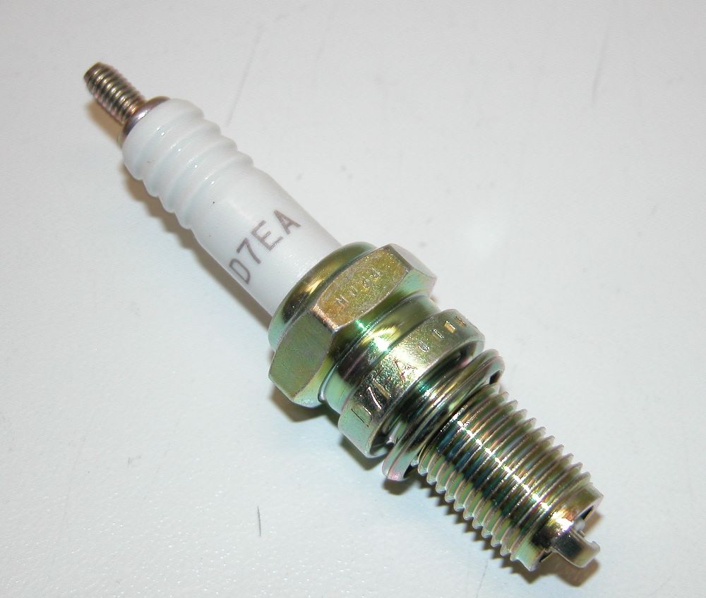 D7EA_NGK_Zuendkerze Zündkerze NGK D7EA – Bild 1