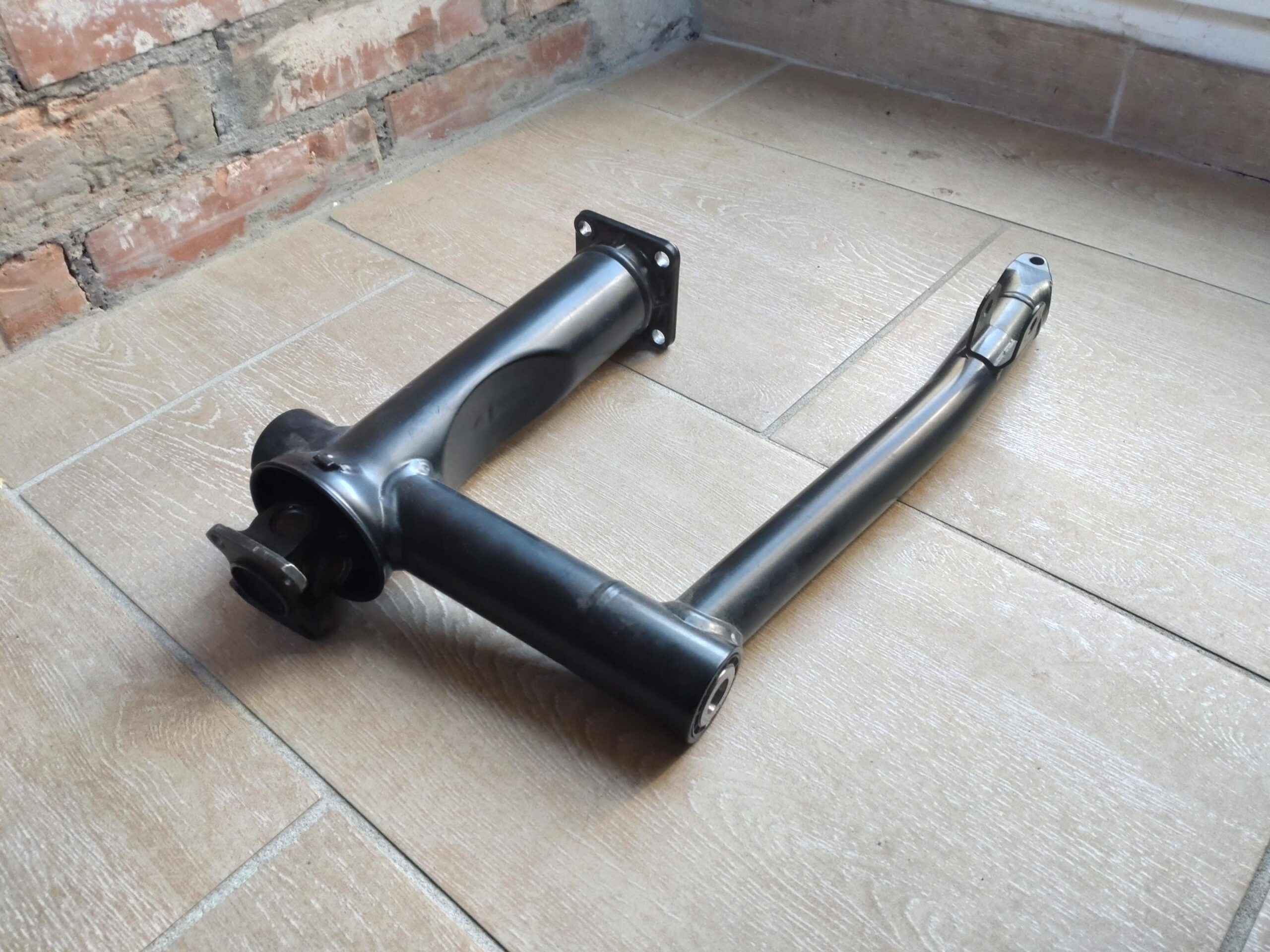 BMW R65 Stahlschwinge hinten schwarz pulverbeschichtet gebraucht BMW R65 Stahlschwinge hinten schwarz pulverbeschichtet gebraucht – Bild 1