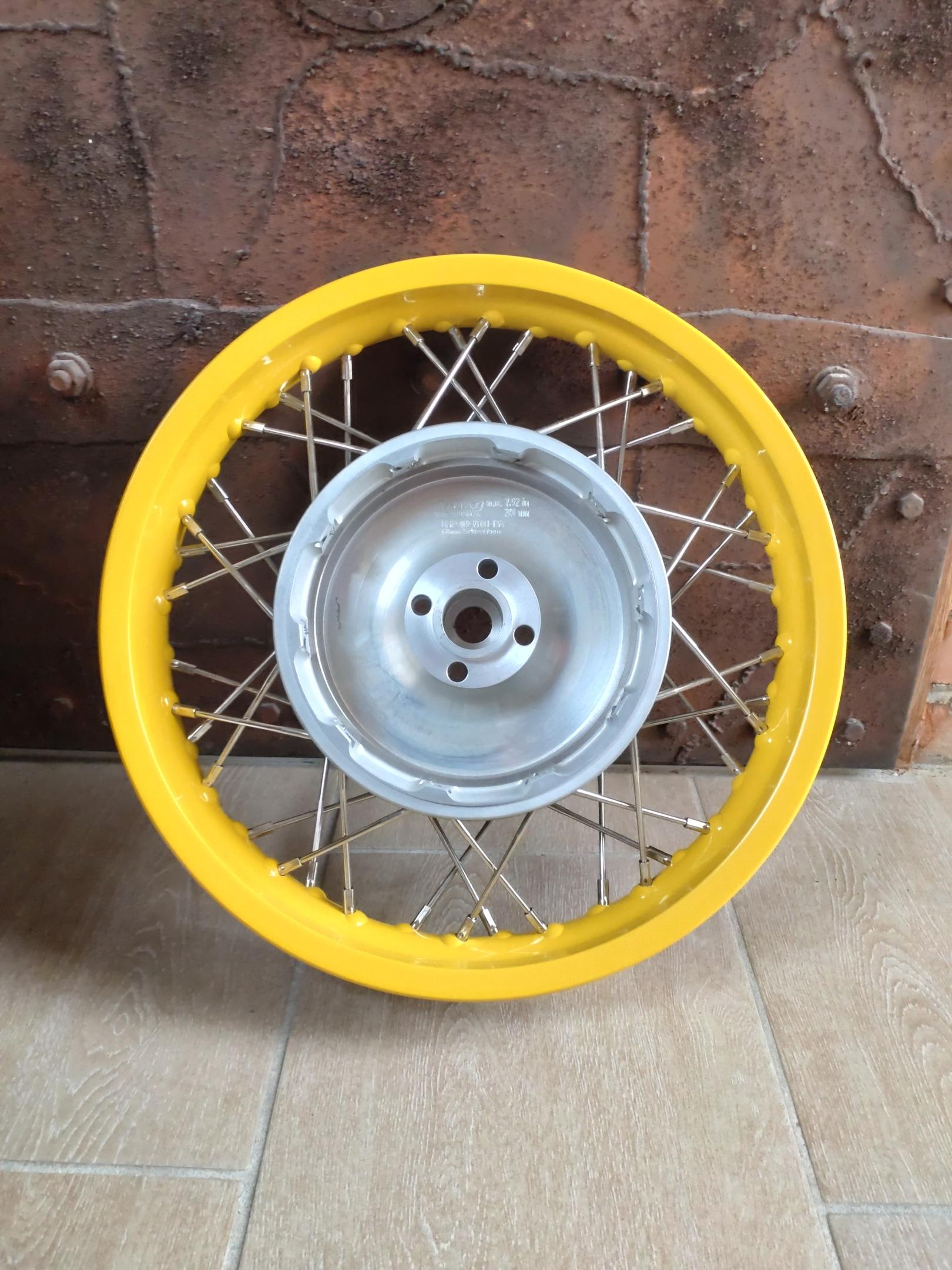 Hinterrad mit Radnabe NH-Power 17 Zoll gelb – Bild 1