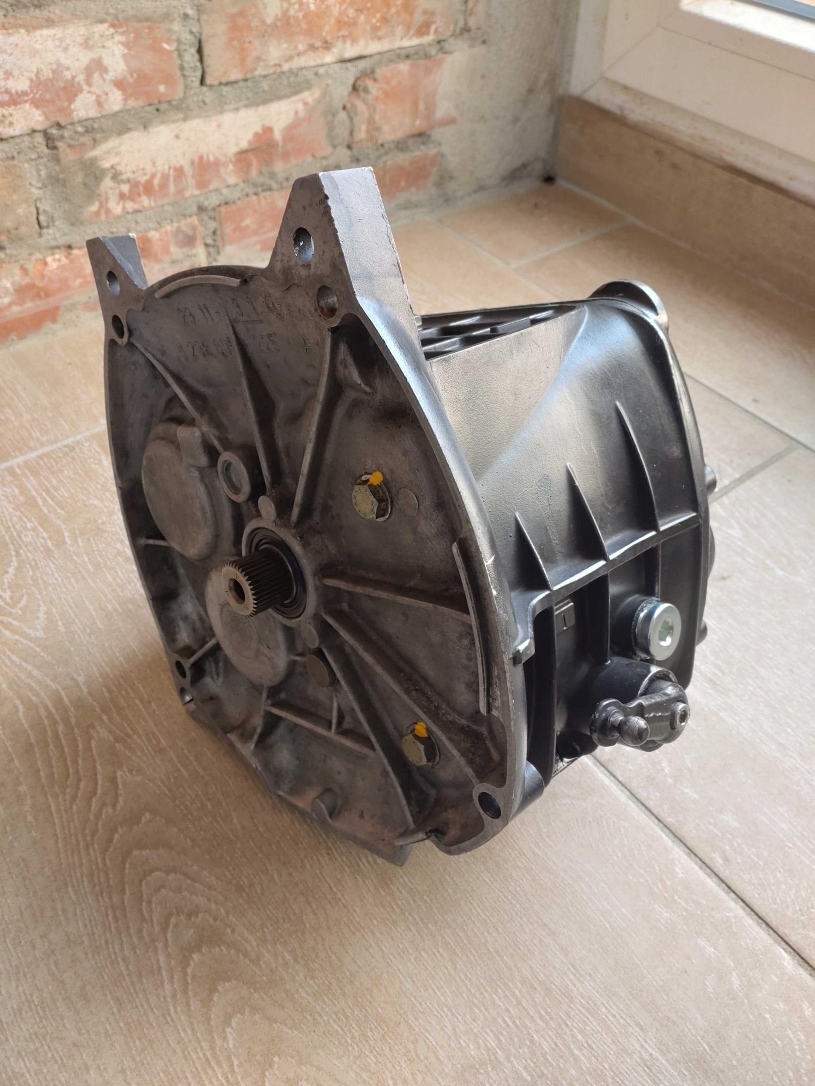 gebrauchtes BMW R2V Getriebe in schwarz, überholt und optimiert – Bild 1