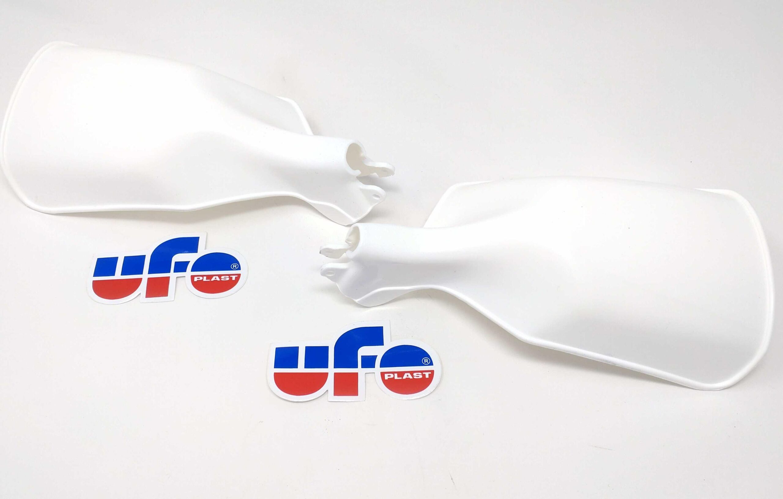 Ufo Plast Handschalen Schwarz im klassischen Stil der 80er UFO Plast Universal weisse Handschützer im klassischen Design – Bild 1